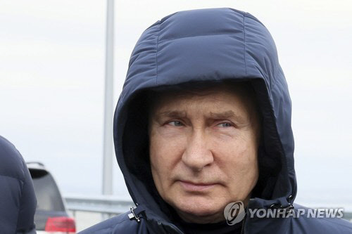 푸틴 러시아 대통령이 최근 자취를 감추자 건강이상설부터 남미 도피설 등 온갖 추측이 난무하고 있다.  연합뉴스 제공